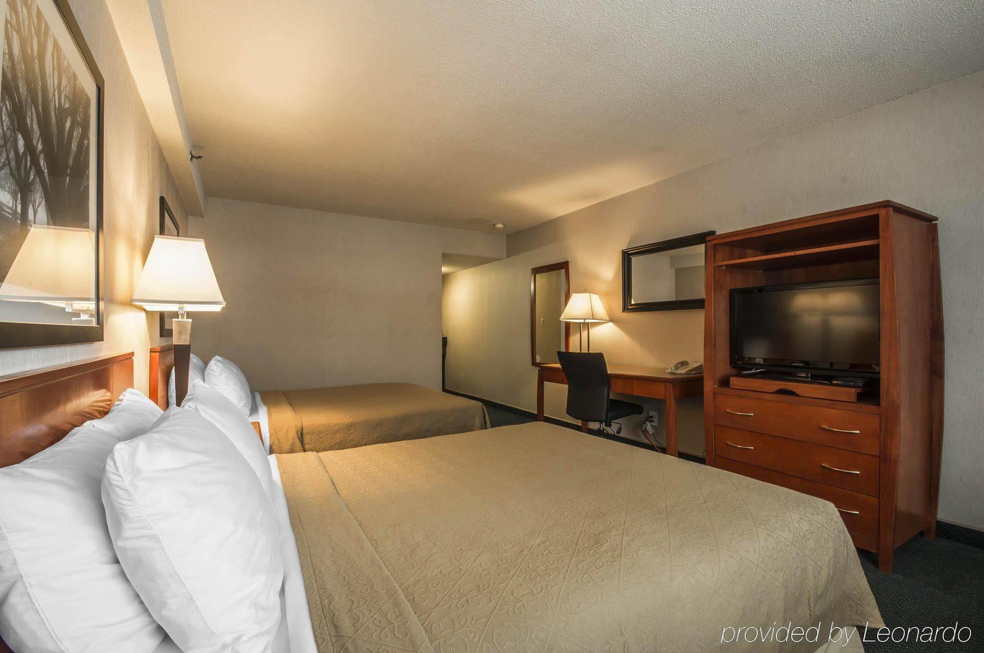 Art Infiniti Hotel Pitt Meadows Екстериор снимка