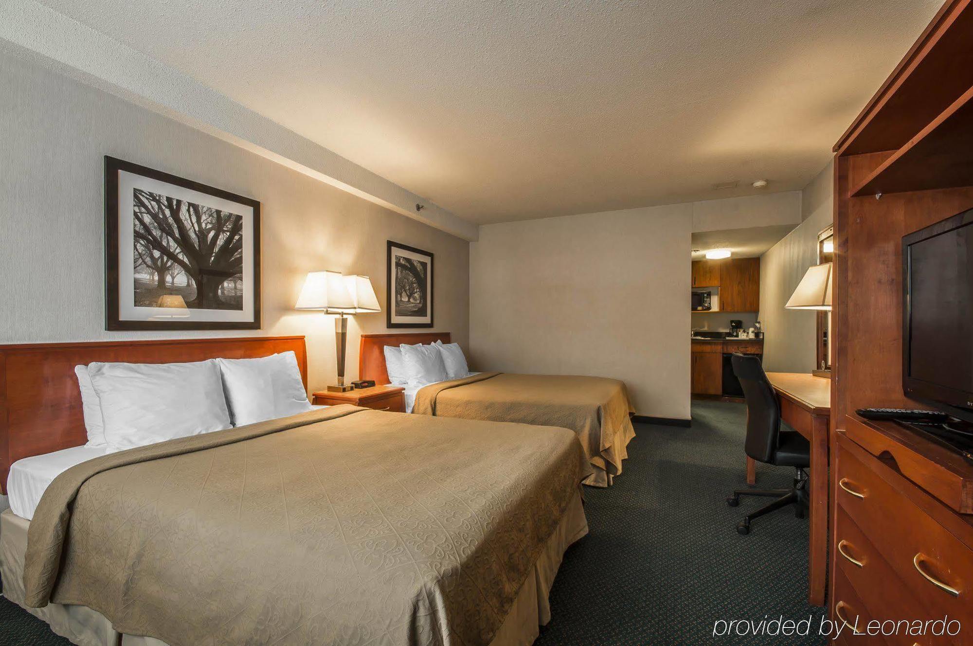 Art Infiniti Hotel Pitt Meadows Екстериор снимка