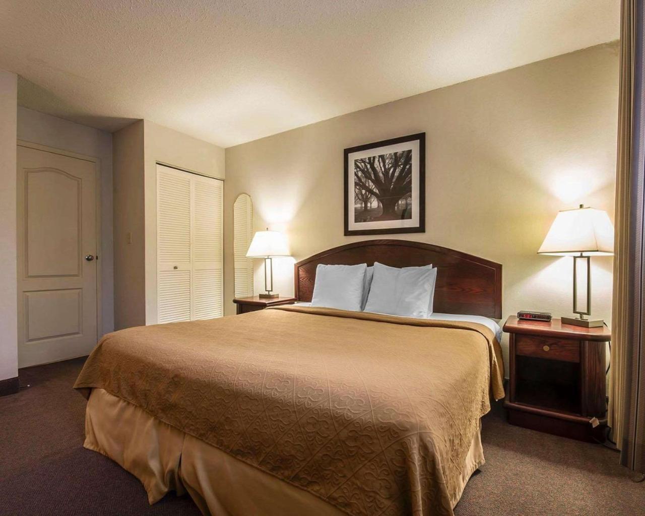 Art Infiniti Hotel Pitt Meadows Екстериор снимка