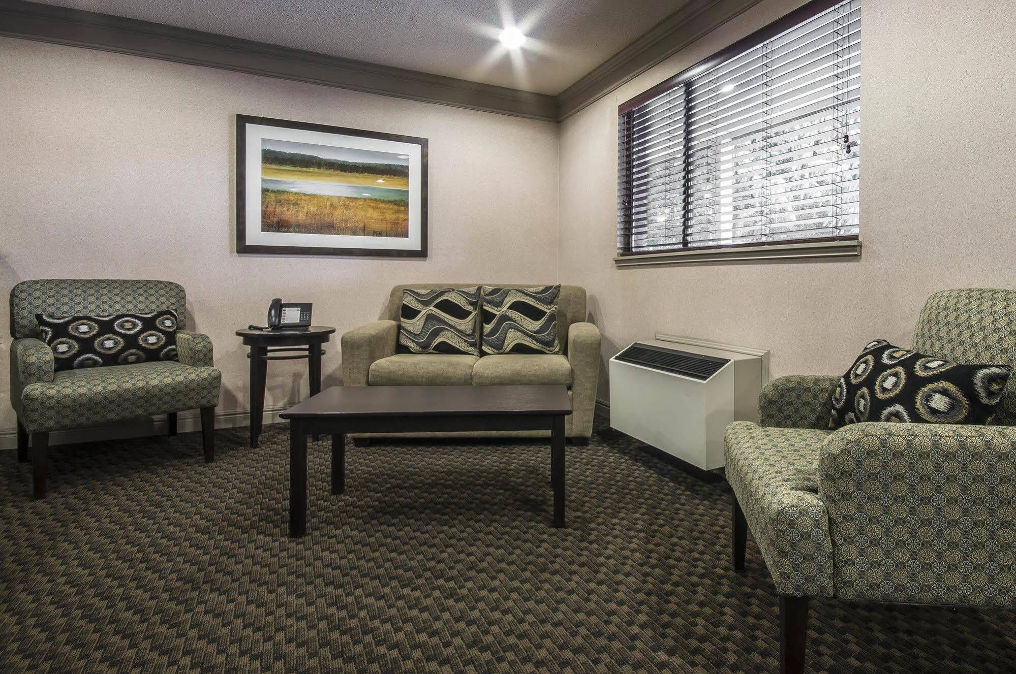 Art Infiniti Hotel Pitt Meadows Екстериор снимка