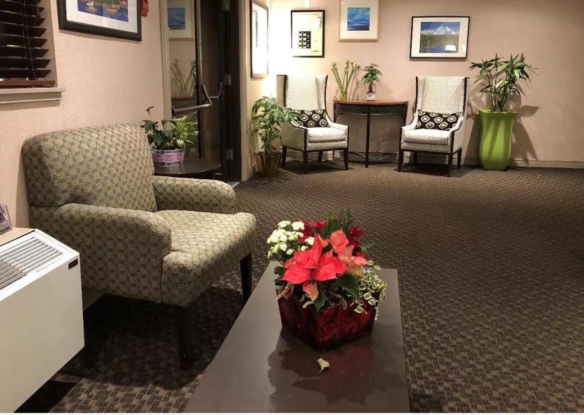 Art Infiniti Hotel Pitt Meadows Екстериор снимка