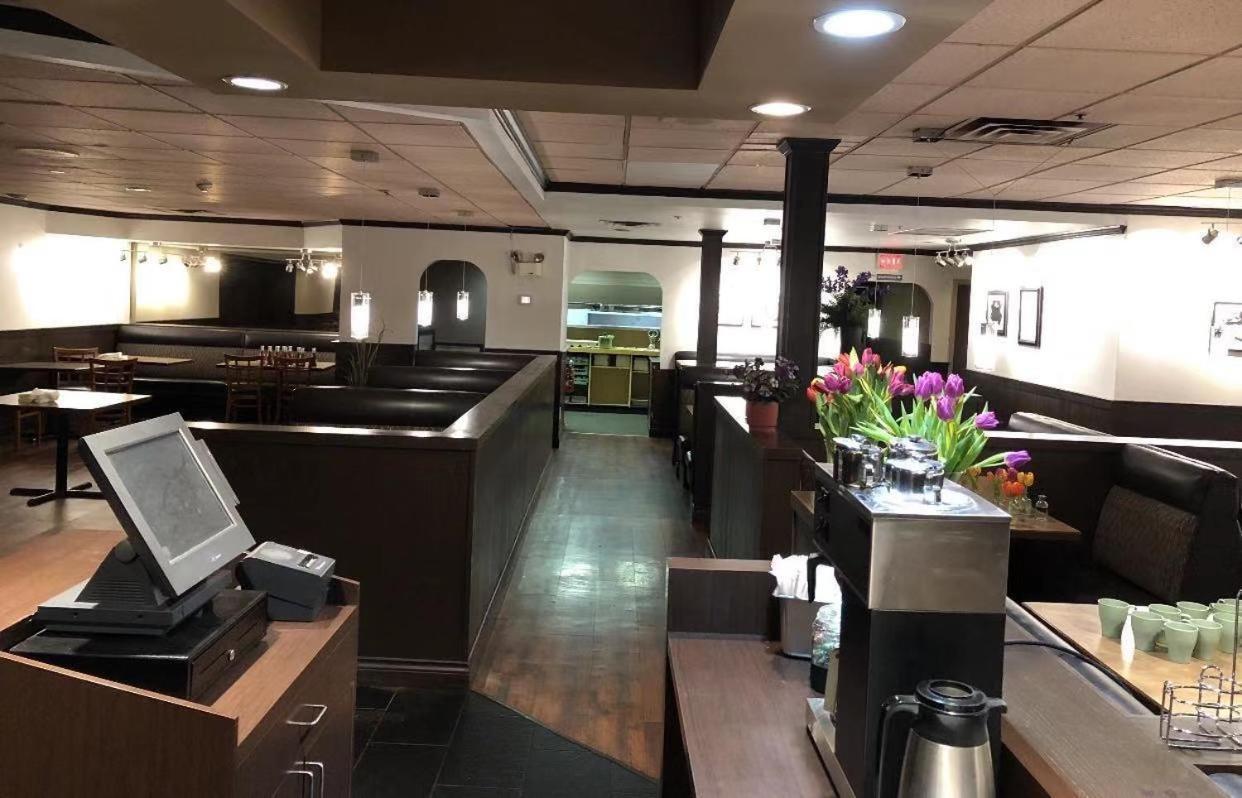 Art Infiniti Hotel Pitt Meadows Екстериор снимка