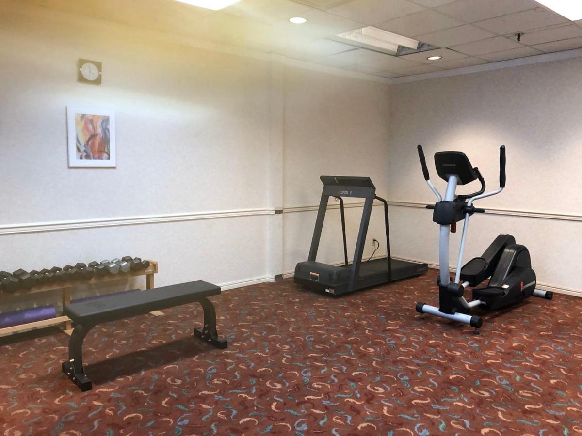 Art Infiniti Hotel Pitt Meadows Екстериор снимка